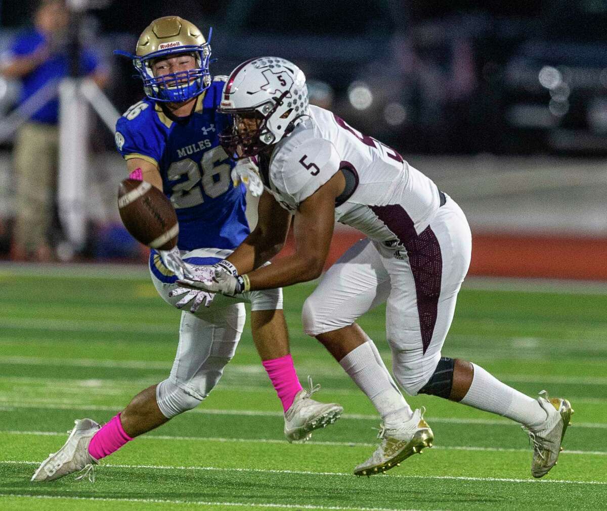 Alamo Heights holds on for 3629 victory over Floresville