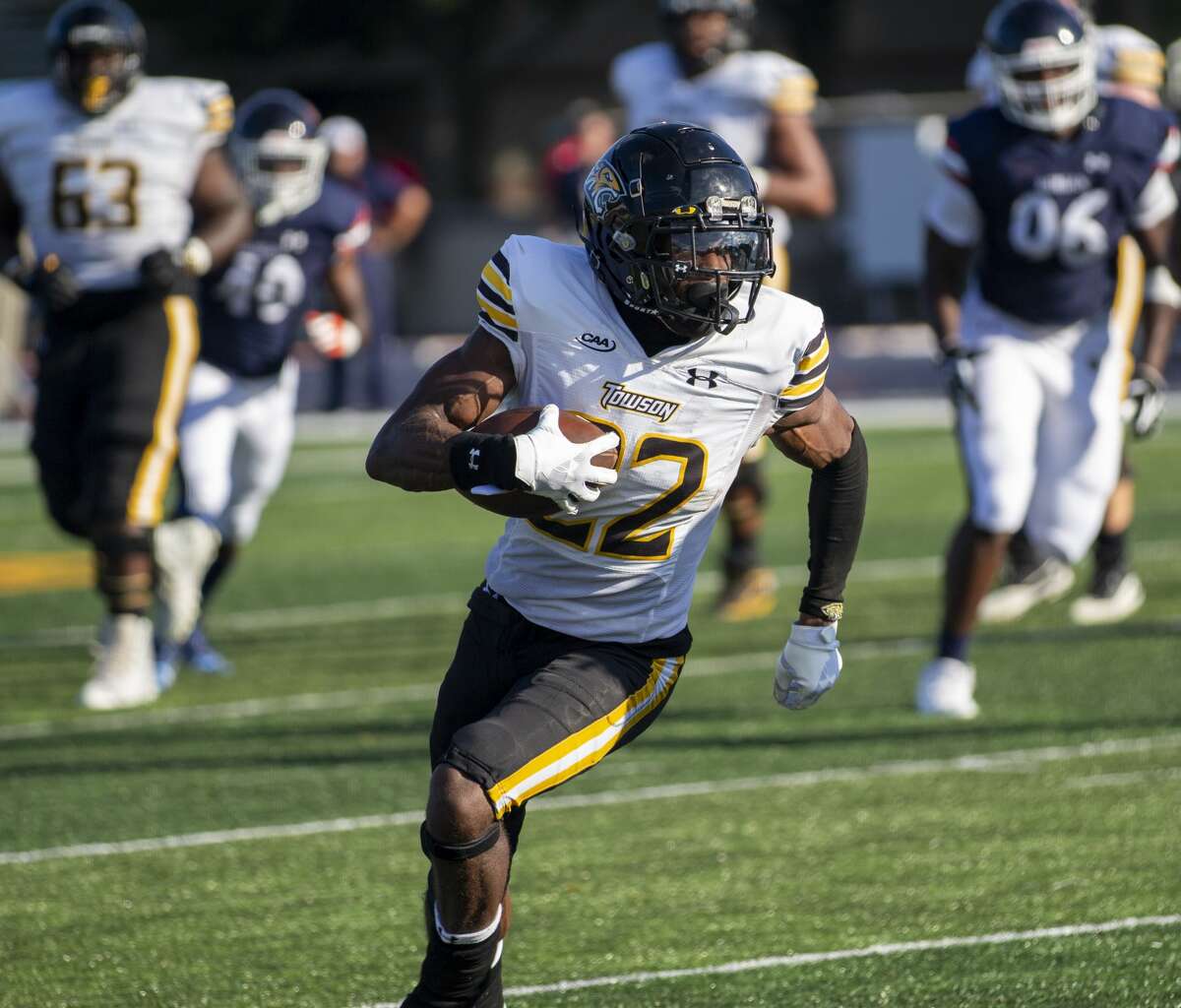 La Salle graduate Caleb Smith now goto receiver for Towson football