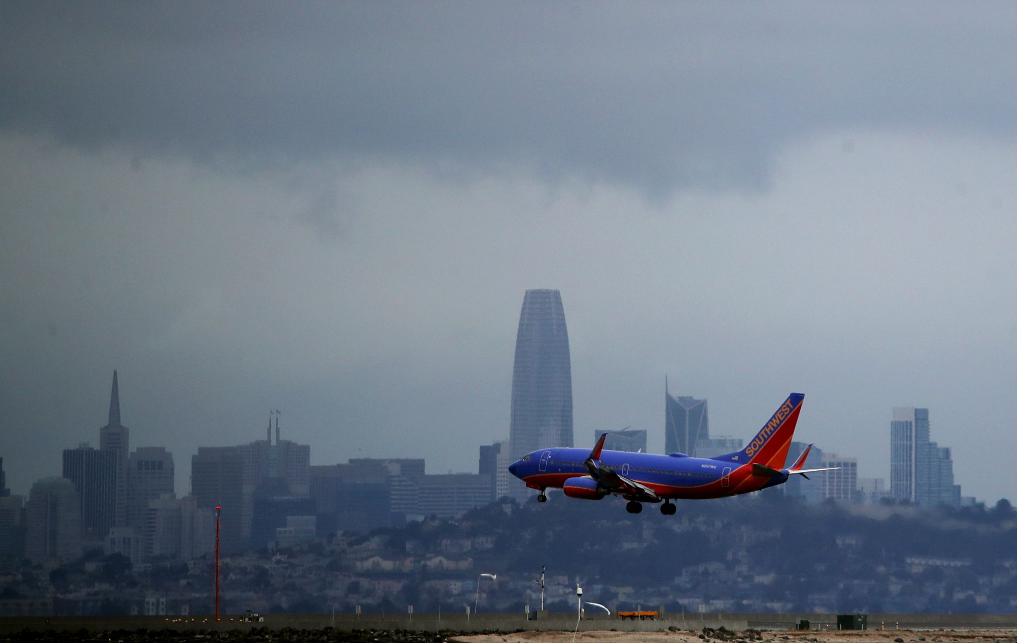 FAA issues ground stop at SFO, leading to hundreds of delays - SFGATE