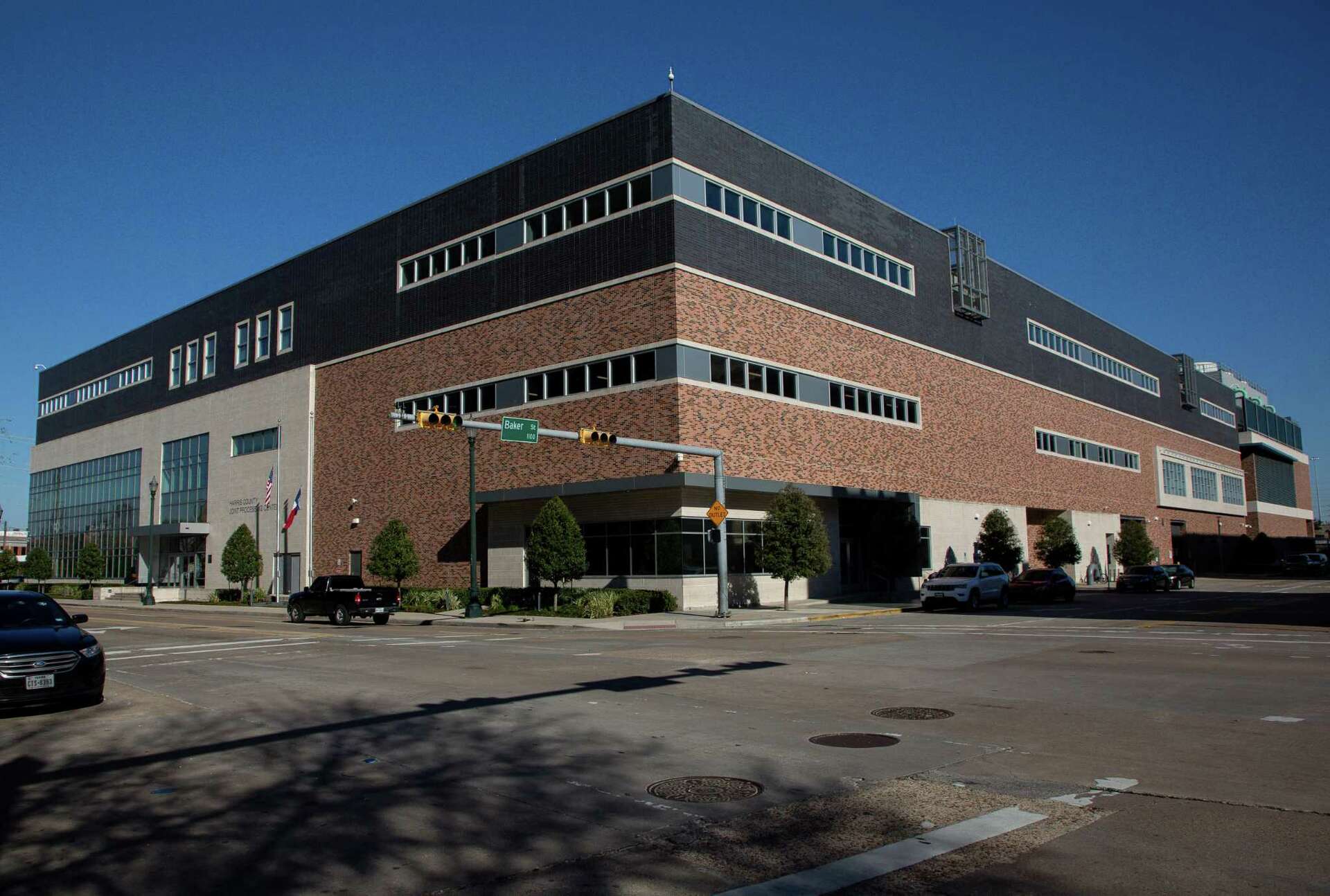 Man arrested by Harris County sheriff’s deputies Sunday morning dies