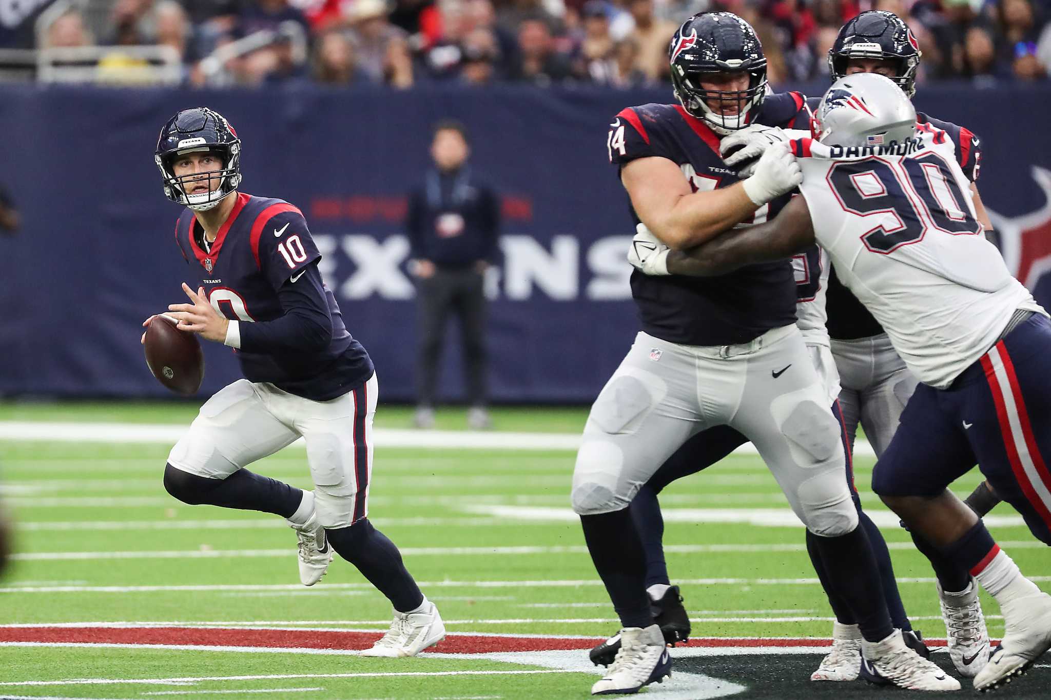 HOUSTON, TX - OCTOBER 10: Houston Texans tight end Pharaoh Brown (85) warms  up before the football game between the New England Patriots and Houston  Texans at NRG Stadium on October 10