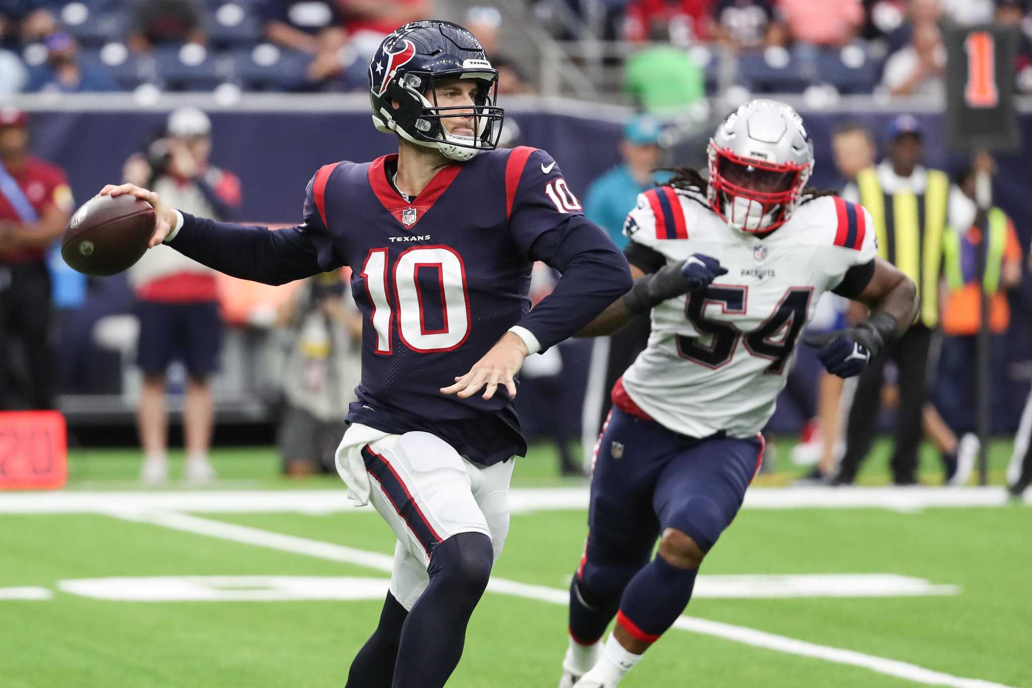 Texans fall apart in 2nd half of 25-22 loss to New England