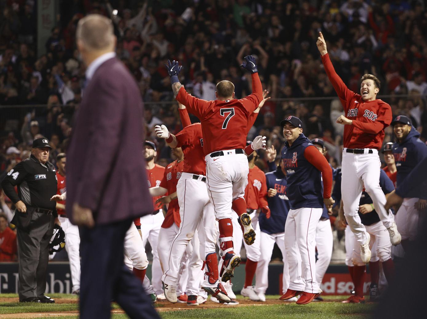 Red Sox get break in top of 13th, then Christian Vazquez HR in