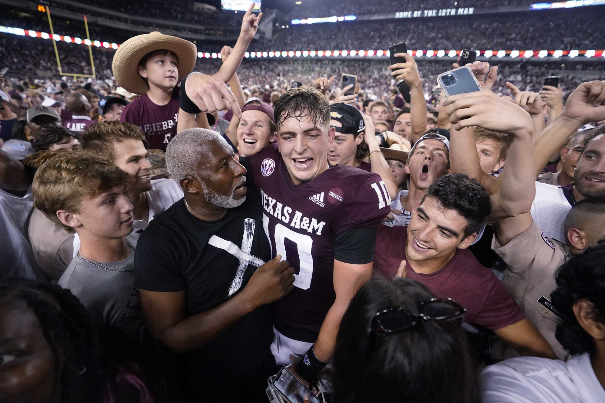SEC hits Texas A&M with heavy fine for fans rushing field after ...