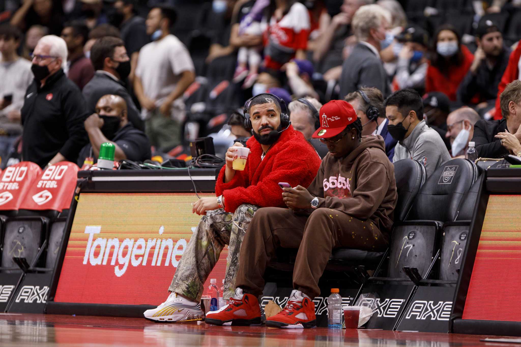 The Raptors Stop The Rockets Winning Streak on Drake Night! 