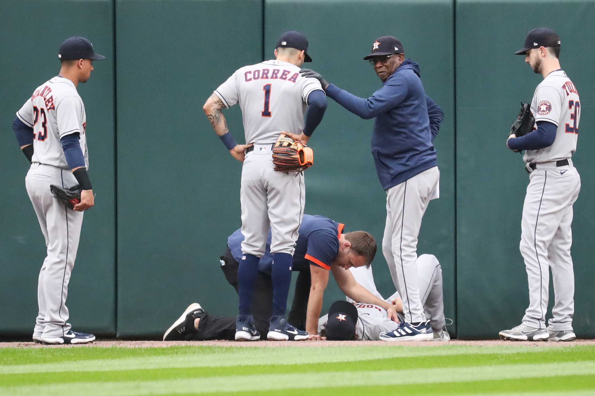 Houston Astros overcome Jake Meyers injury to eliminate Chicago