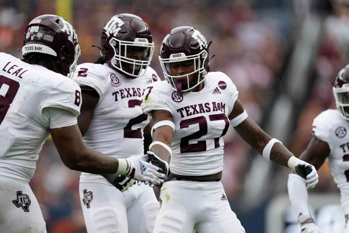 Justin Madubuike - Football - Texas A&M Athletics 