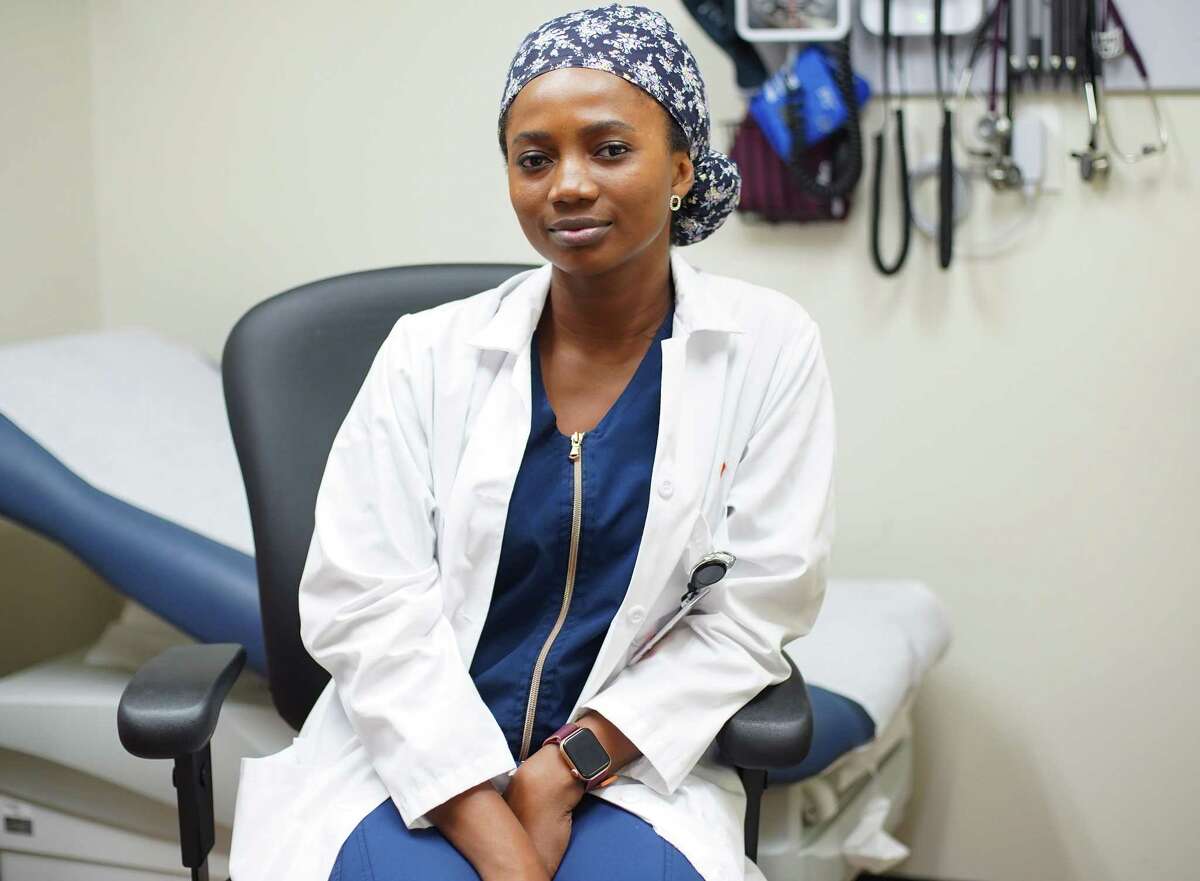 Grace Akinbobola, a nurse practitioner at several the CVS Minute Clinics in Houston explains how to differentiate between between flu, strep, fall allergy and COVID-19 symptoms.