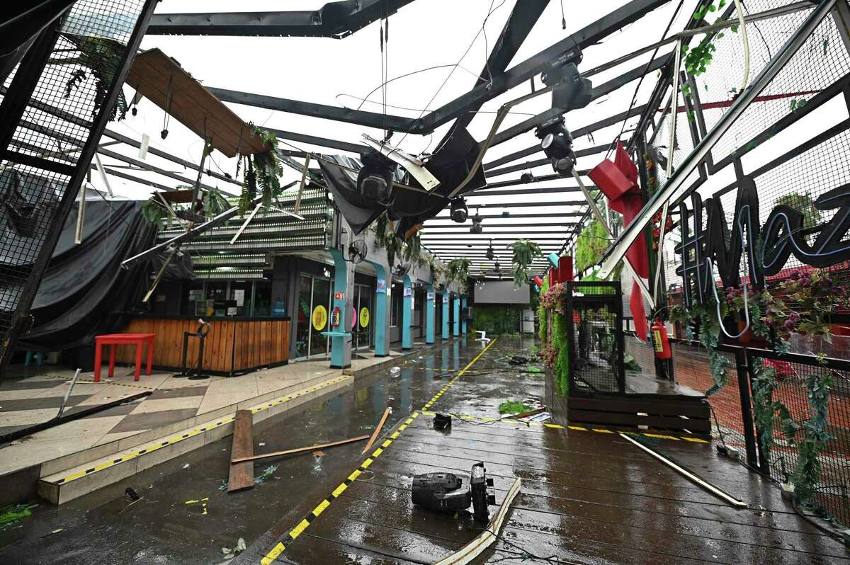 Una zona de comercios dañada por el paso el huracán Pamela, en el puerto de Mazatlán, México, en costas del Pacífico el 13 de octubre de 2021.