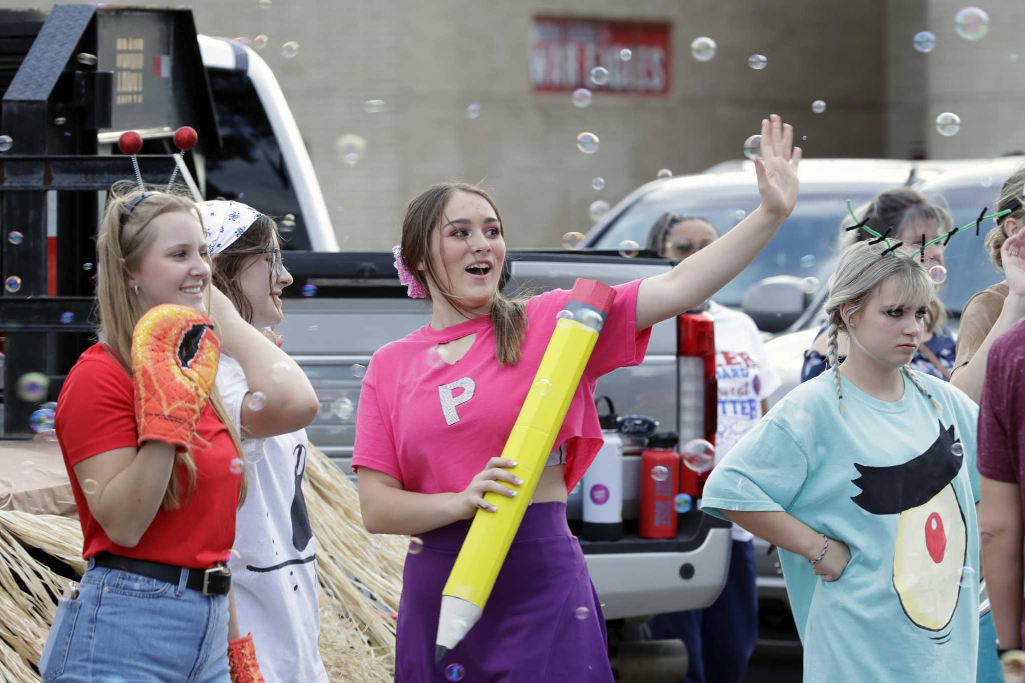 Oak Ridge Readies For Homecoming With Parade Oak Ridge Readies For Homecoming With Parade