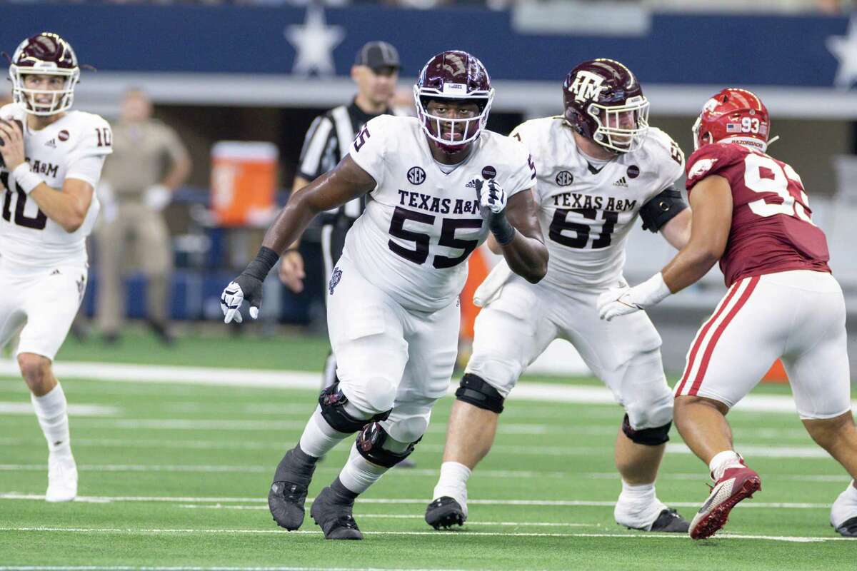 Texas A&M Aggies offensive lineman Kenyon Green (#55) runs up field during the Southwest Classic college football game between the Texas A&M Aggies and Arkansas Razorbacks on September 25, 2021 at AT&T Stadium in Arlington, Texas.