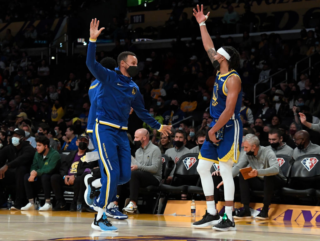 Equipped with captain hat, Steph Curry headlines star-studded celeb group at Giants-Dodgers Game 5