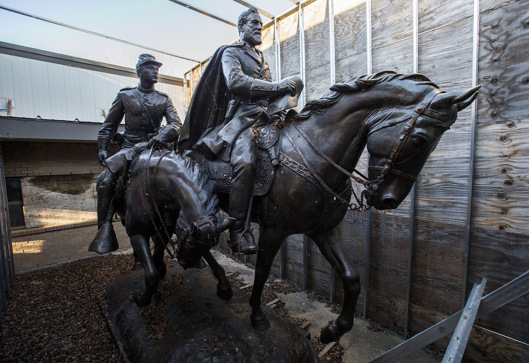 West Texas luxury resort says it's proud to display Robert E. Lee statue  removed from Dallas park