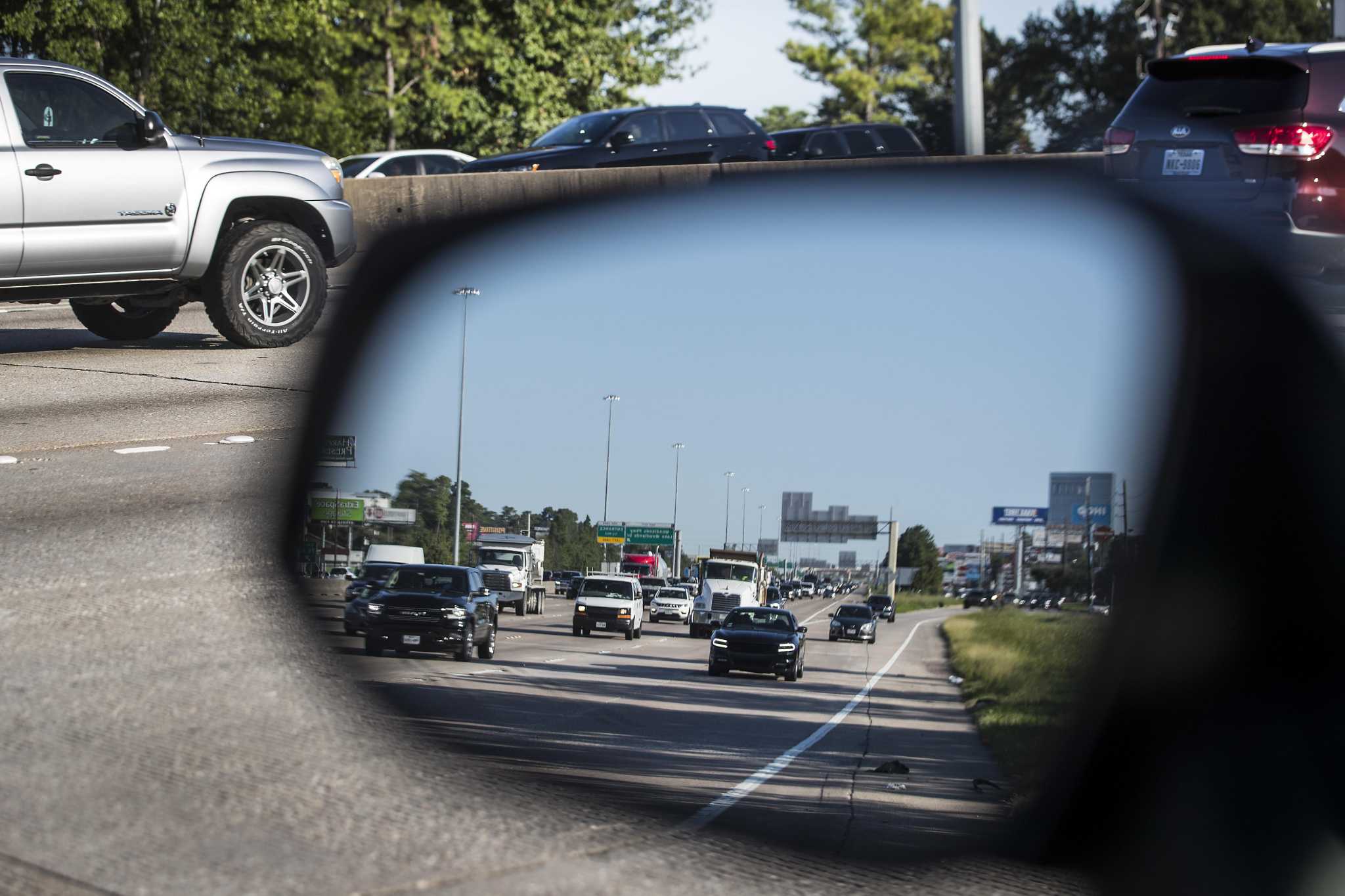 Two TxDOT workers find $2,000 cash on side of highway, turn it in