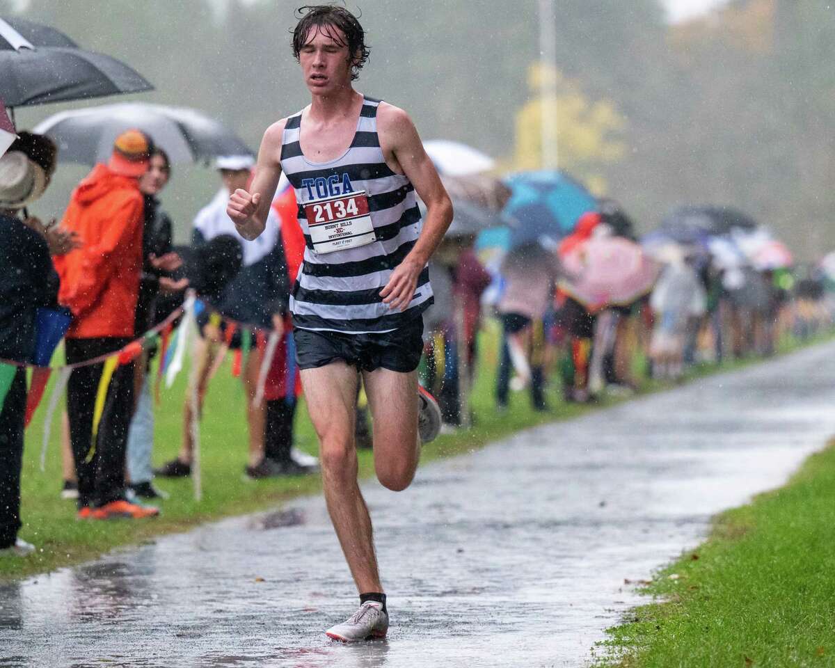 Saratoga Springs duo continue family legacy at cross country sectionals