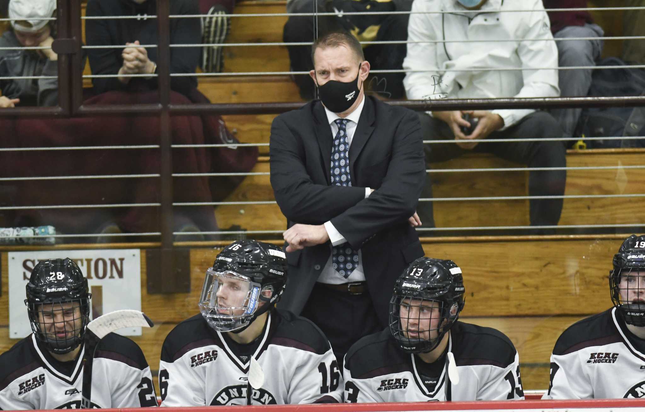 Renuncia el entrenador de la Liga de Hockey Rick Bennett