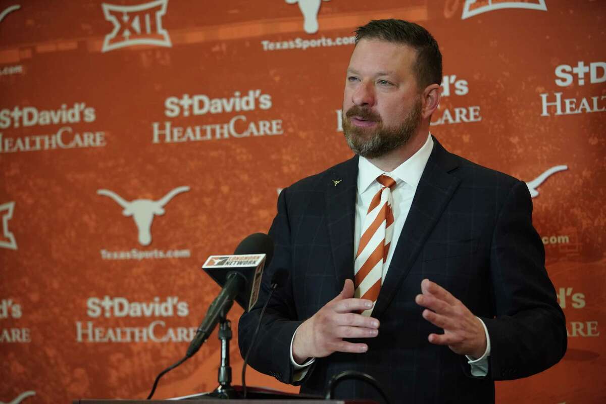 After departing Texas Tech to take the reins at his alma mater Texas, Chris Beard said the Longhorns' expectations and standards don't scare him.