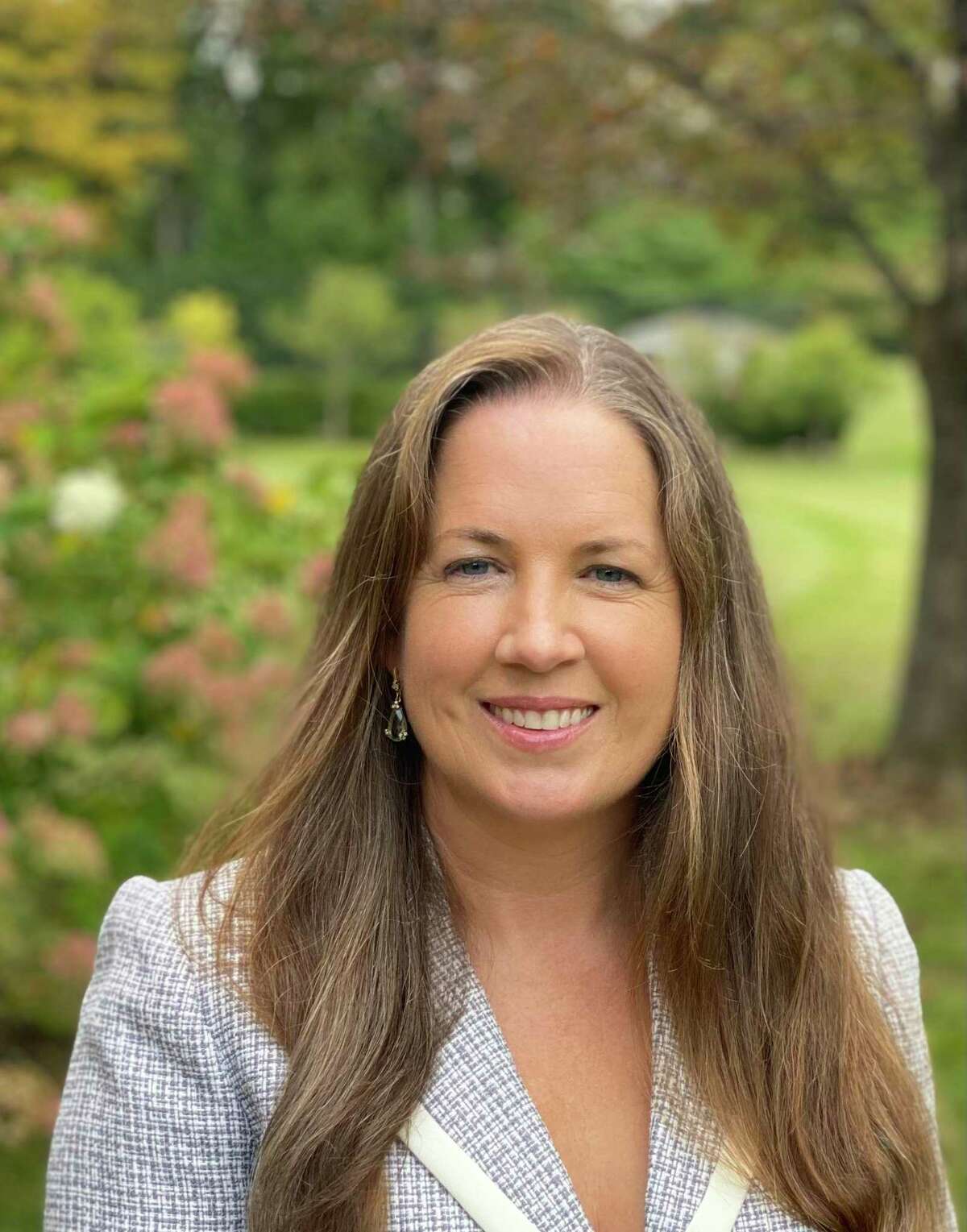 Kara Philbin, a Greenwich parent with four children in the district, has filed with the state to be a write-in candidate with an independent campaign for the Greenwich Board of Education.