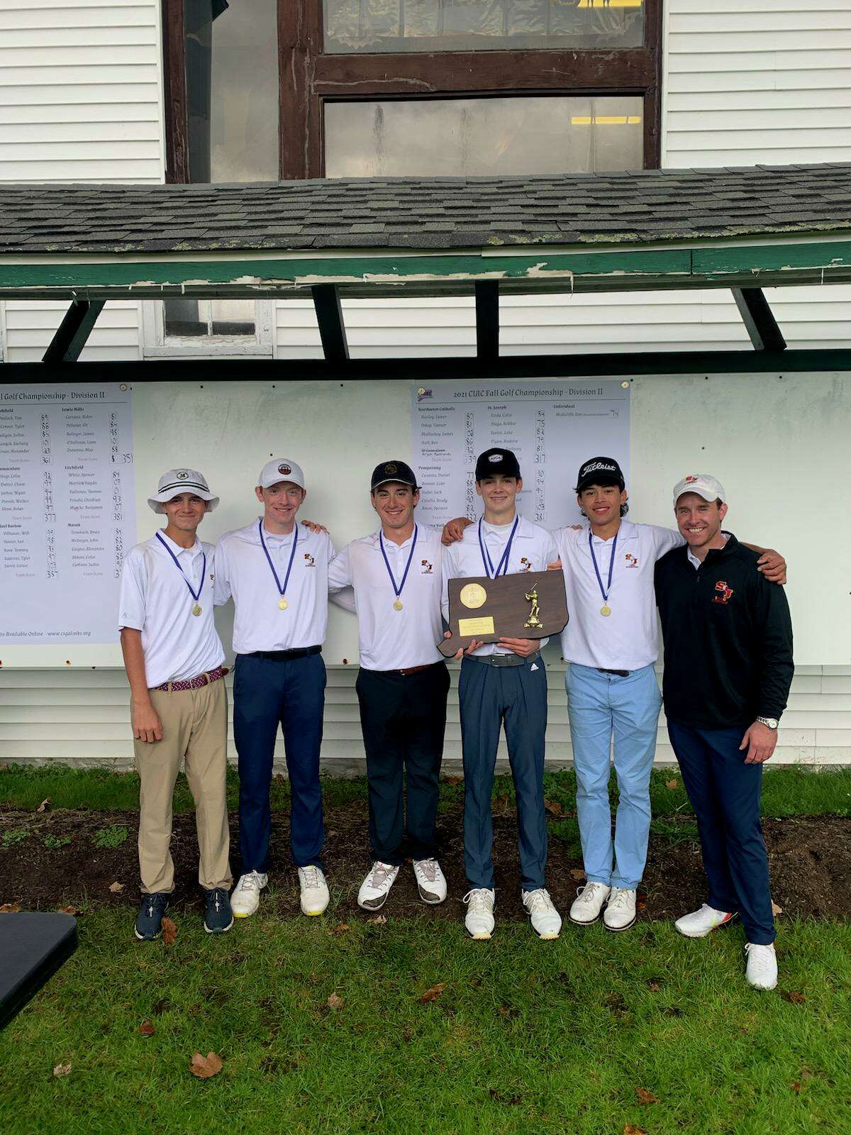 St. Joseph won the Division II boys golf state championship at Silo Point Country Club in Southbury on Monday.