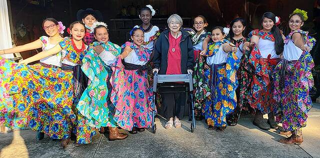 Students dance for longtime activist - Vimarsana News