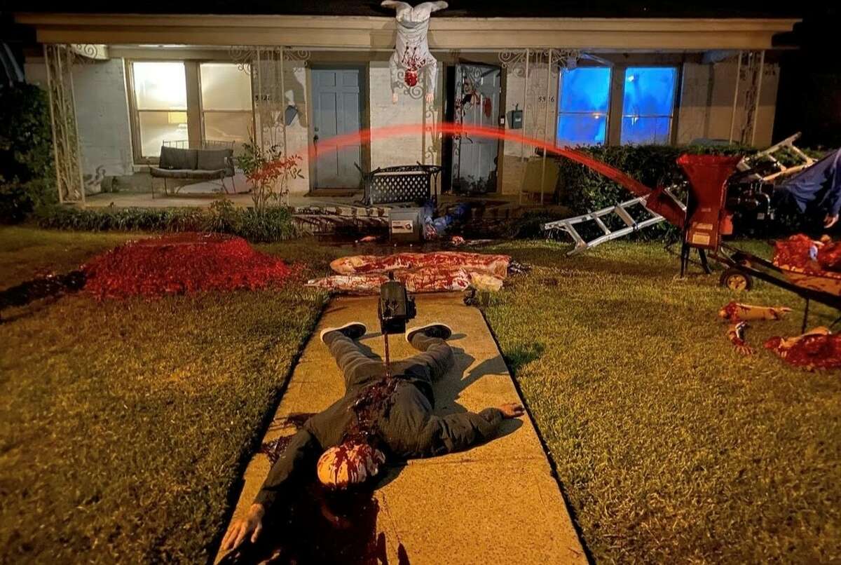 Gory Halloween display goes viral for its realistic and violent look Gory Halloween display goes viral for its realistic and violent look