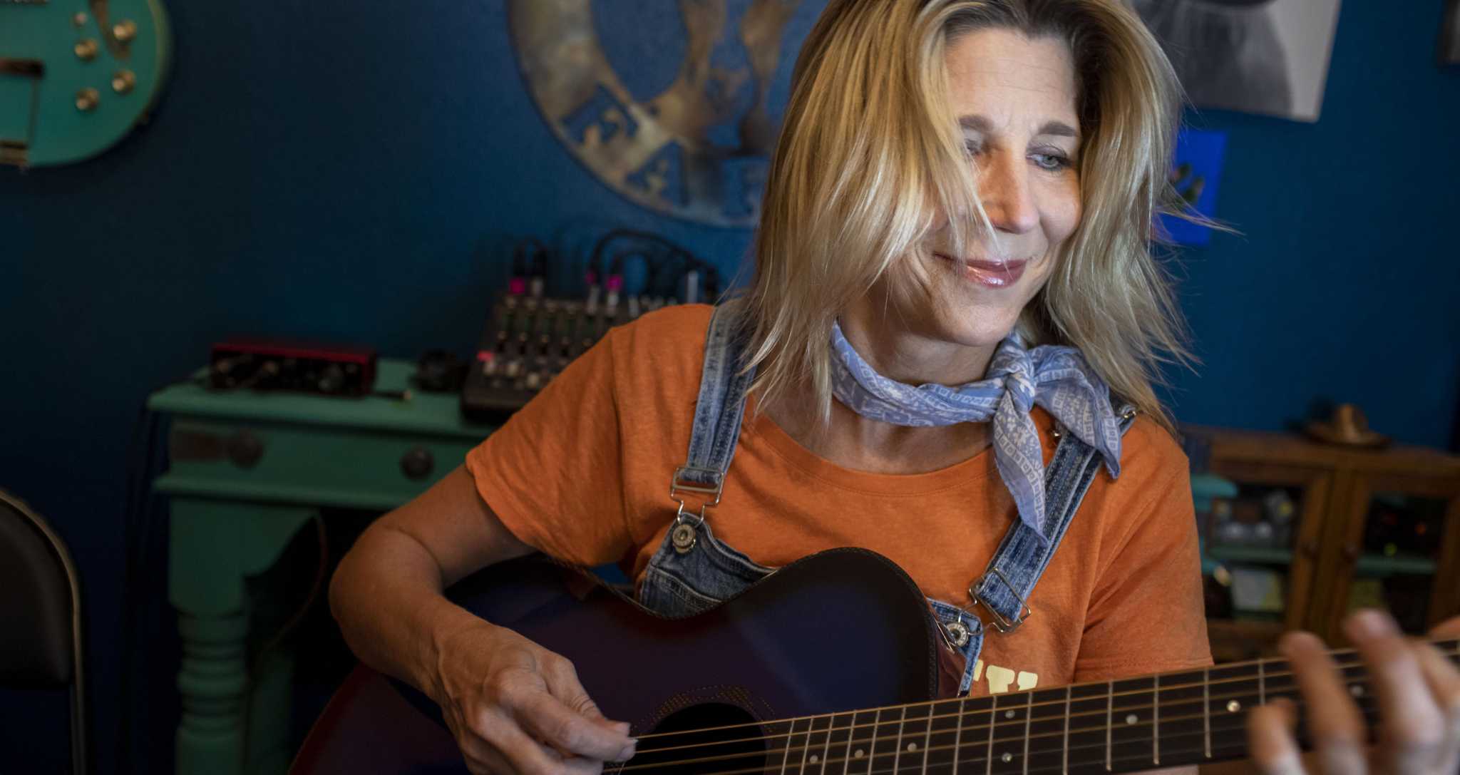 'I don't want sympathy': Texas singer Terri Hendrix's livelihood threatened by vocal disorders, but she still has big plans for the future - Vimarsana News