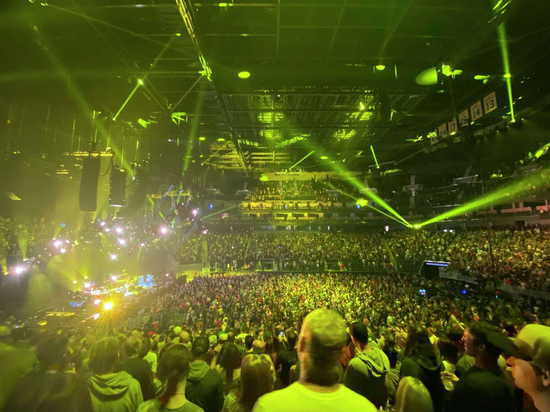 Phish Live Wallpaper Lightshow Fans At S.F. Phish Concert Recount