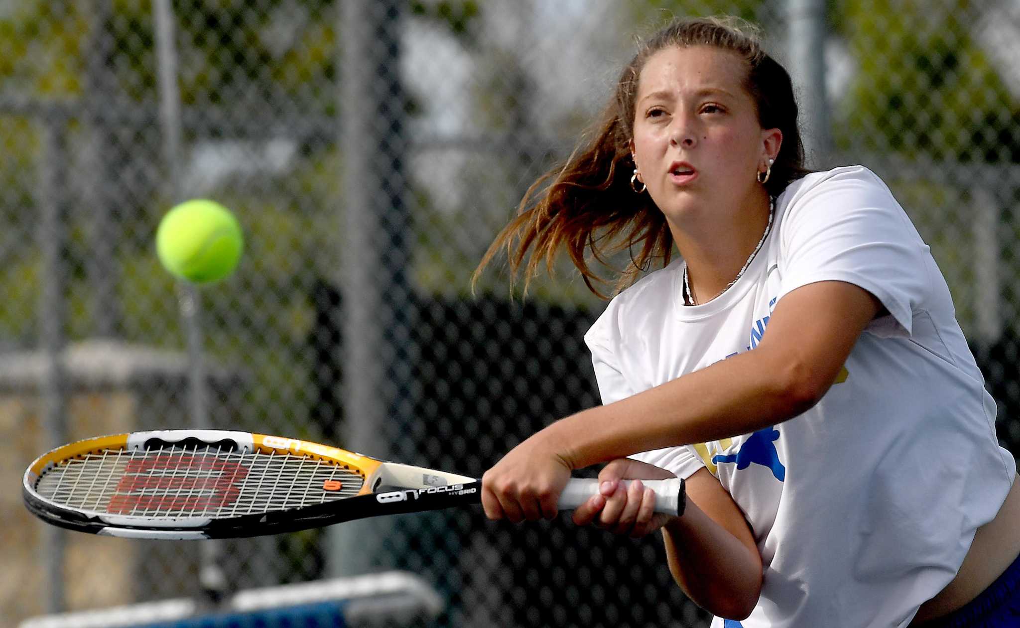 Hamshire-Fannett tennis tops LC-M, advances to regional semis