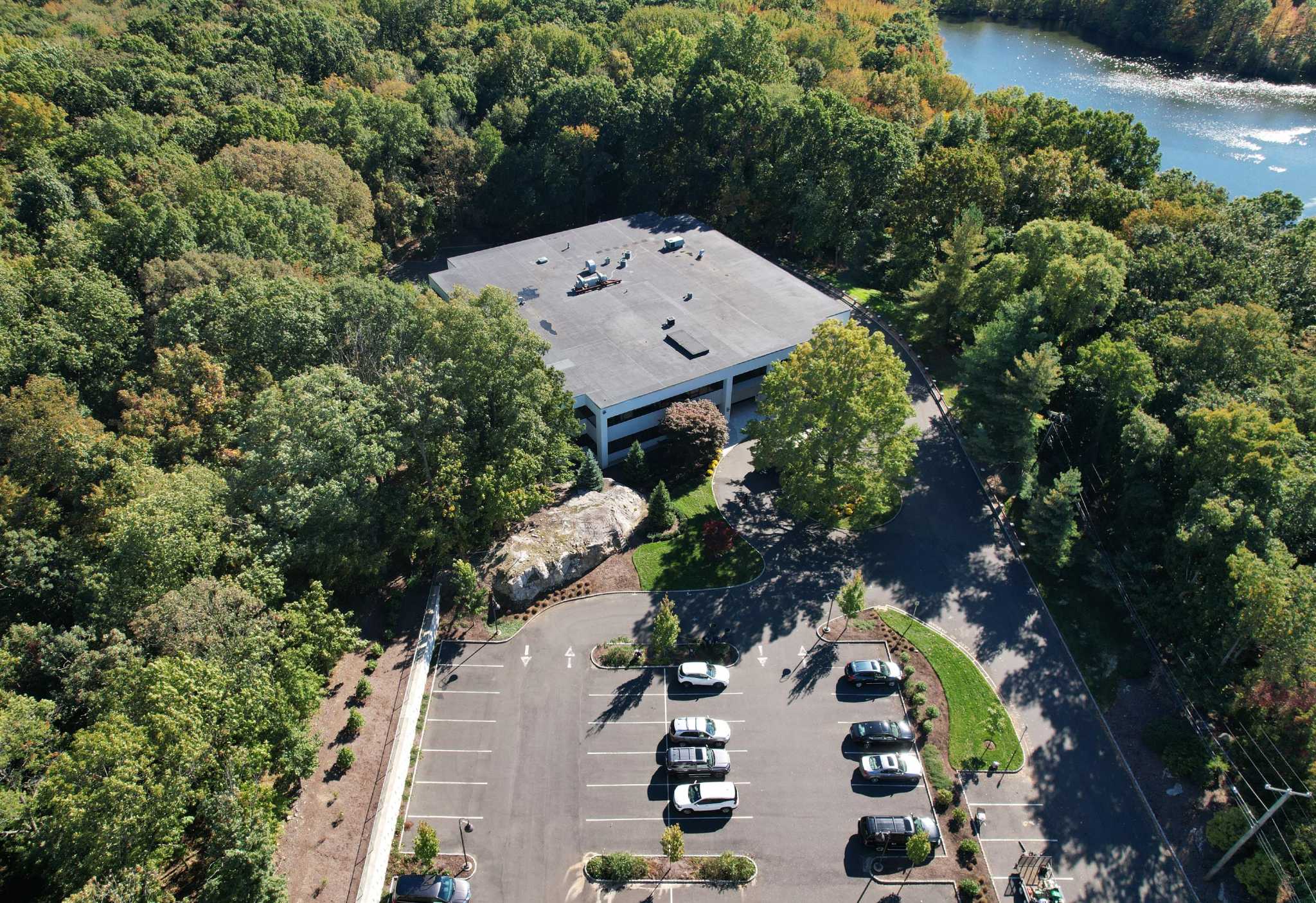 Darien neighbors say apartment building proposed to replace offices would be 'too big for this spot' - Vimarsana News