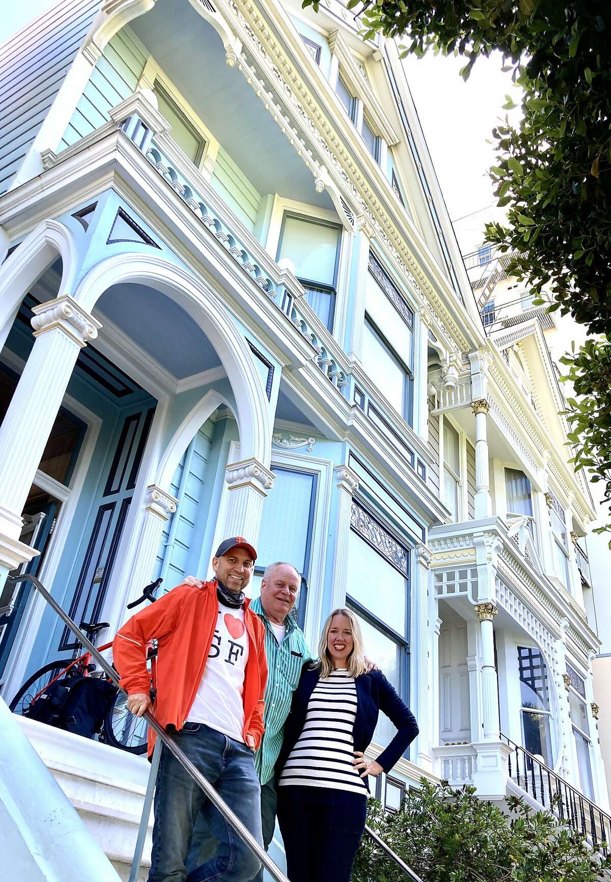George Horsfall owns the Painted Ladies' blue house in San Francisco.  Peter Hartlaub and Heather Knight attended the podcast episode Total SF in September 2021.