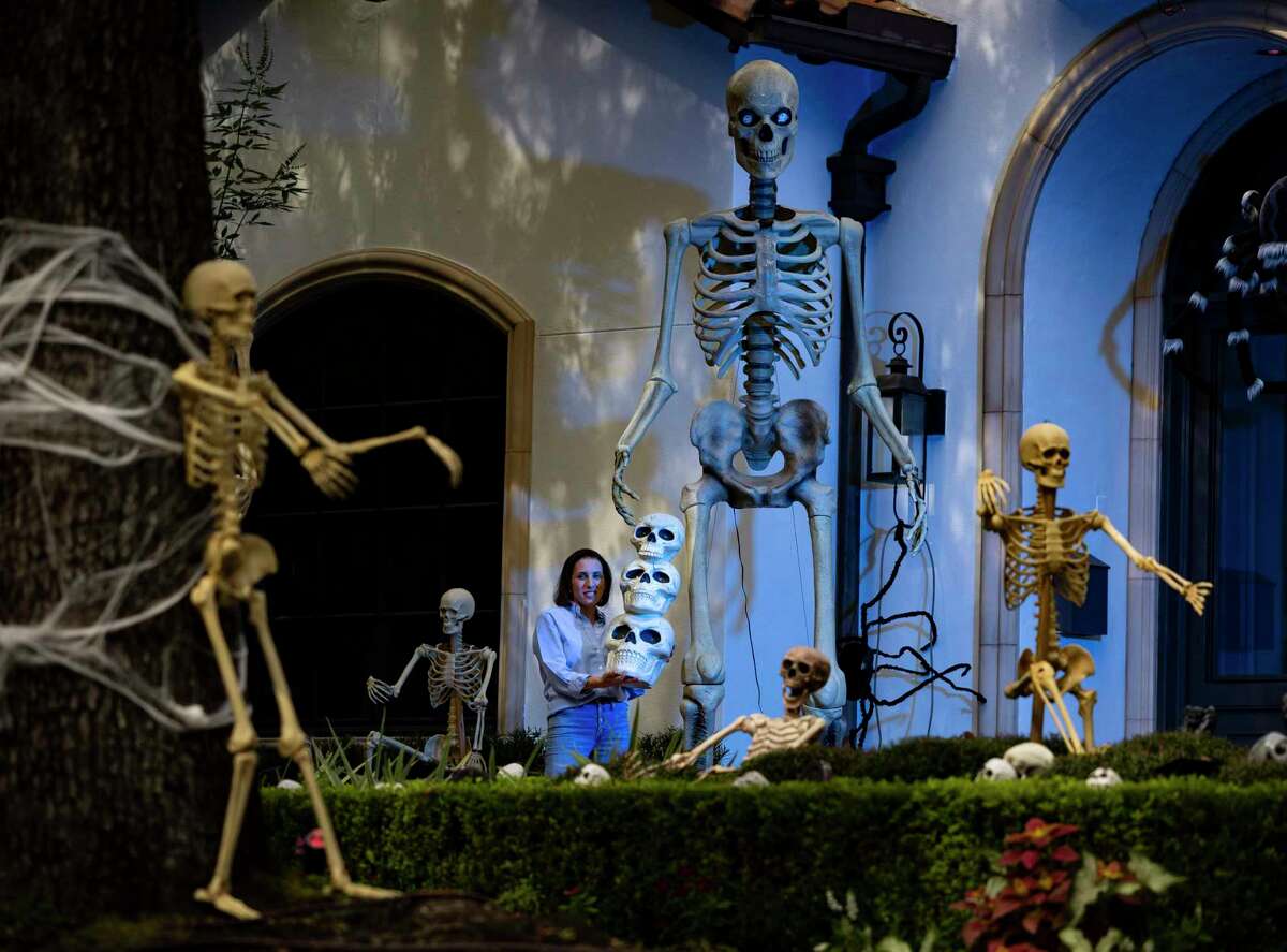 $600 for a 12-foot skeleton? Halloween decorations are getting ...