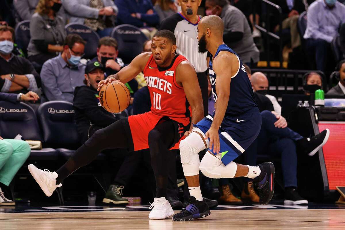 Eric Gordon (10) came off the bench and finished with 15 points for the Rockets against the Timberwolves on Wednesday.