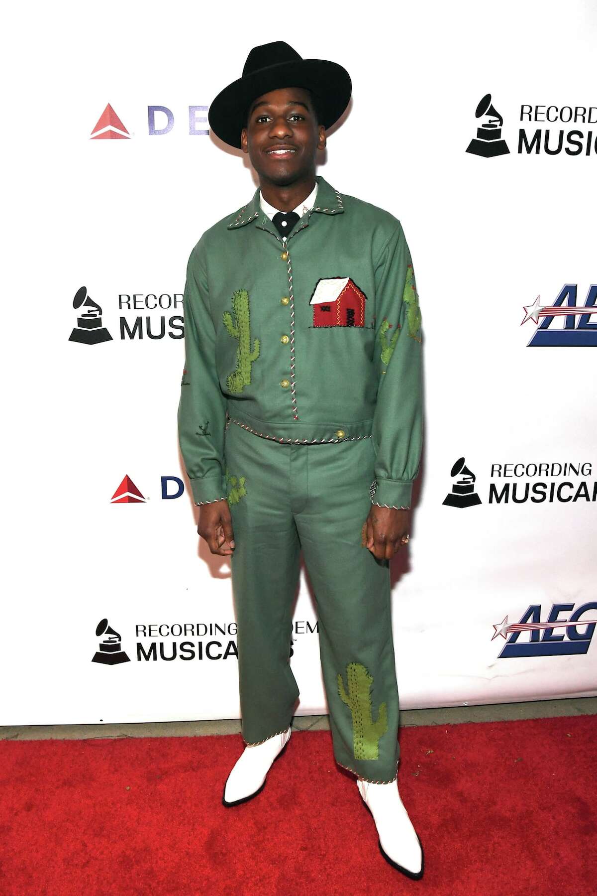 LEON BRIDGES shares his iconic fashion with fans through the fashion rental site, Wardrobe. 