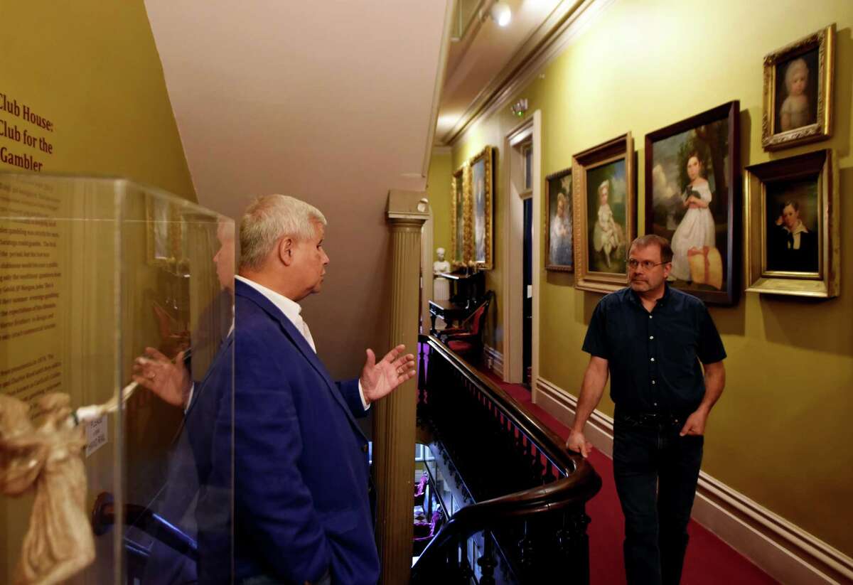 Trolley takes ghostly tour of Saratoga's haunted places