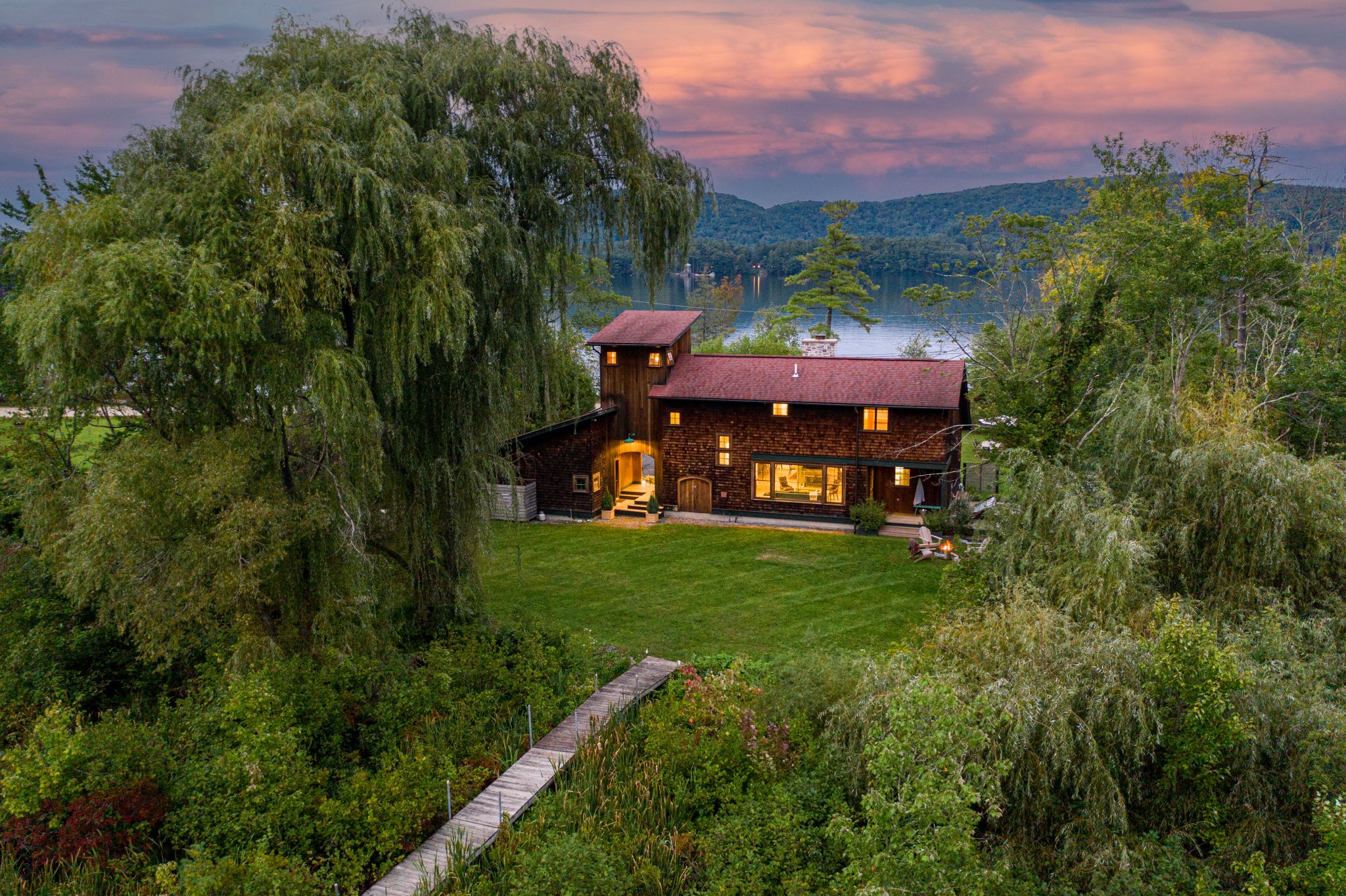 Connecticut 'Twin Lakes' house with tower loft listed for $1.5M - Vimarsana News