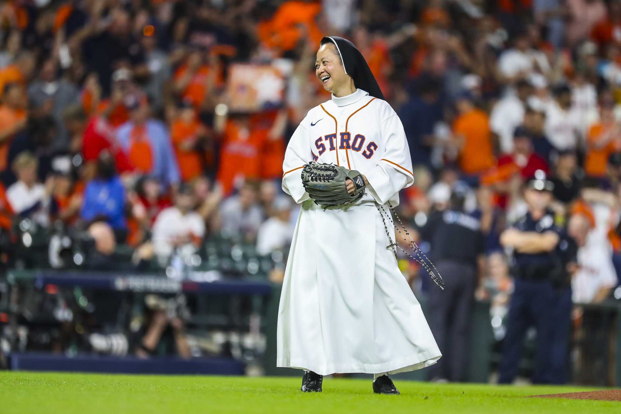 Astros rally nuns: Beloved group returns to Minute Maid with Mattress Mack  to cheer on Houston in ALDS Game 2 - ABC13 Houston