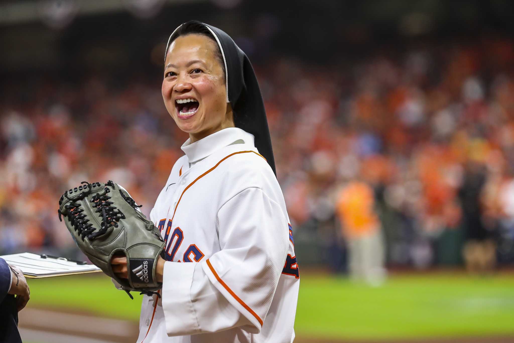 Red Sox fans, Astros faithful square off at Minute Maid for ALCS