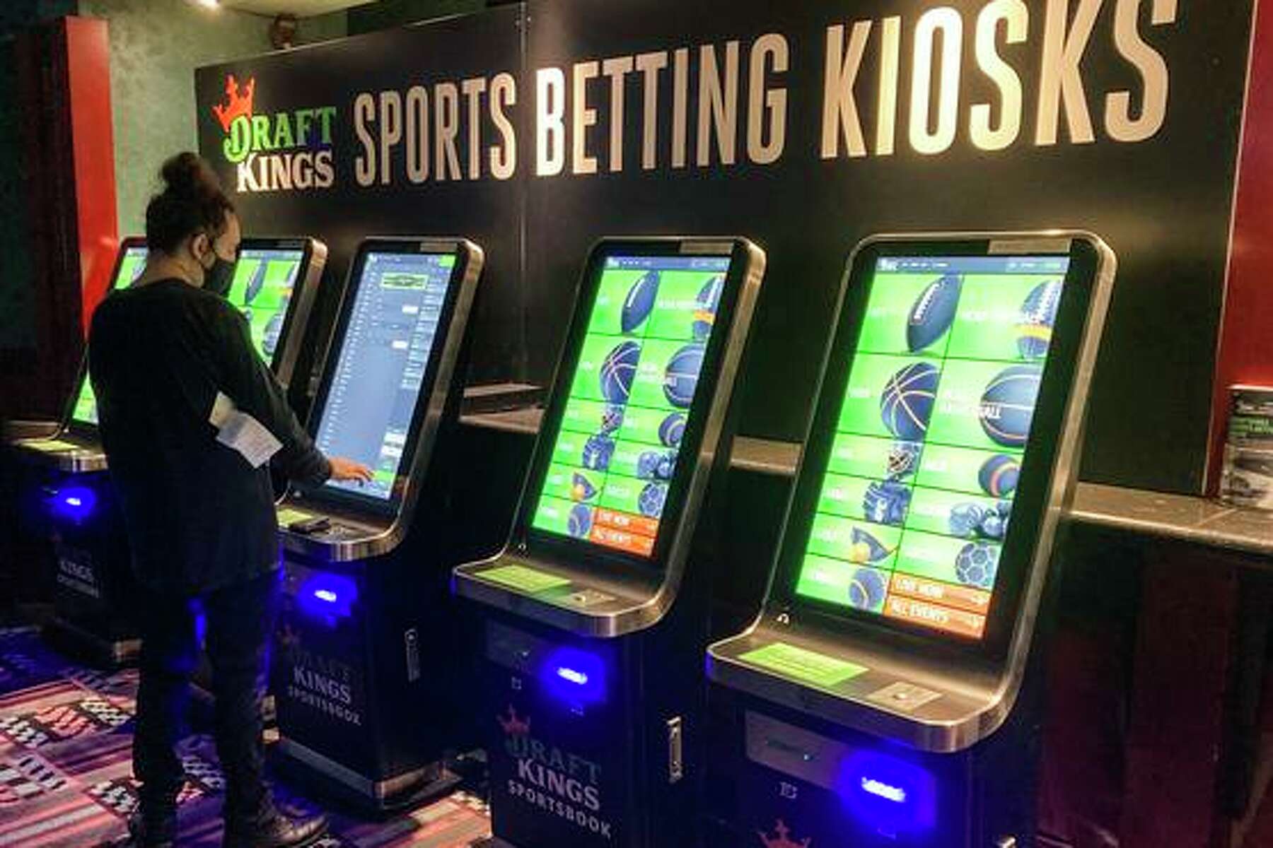 </p>
<p>Legal sports betting boomed in 2021, but 2022 might be bigger</p>
<p>“/><span style=