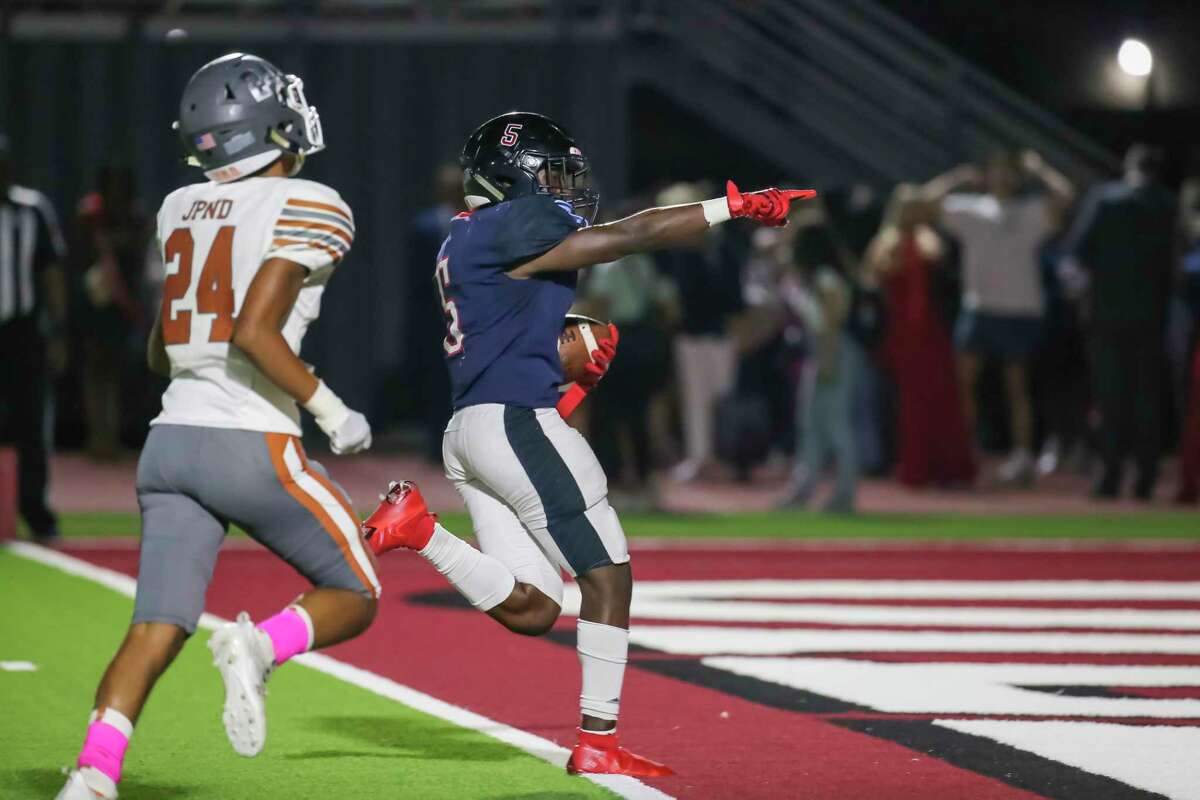 Dawson Eagles Bryce Burgess (5) scores a touchdown in the first half of the district 23-6A high school football game between the Alvin Yellowjackets and Dawson Eagles on October 22, 2021 at the Pearland ISD Stadium in Pearland, TX.
