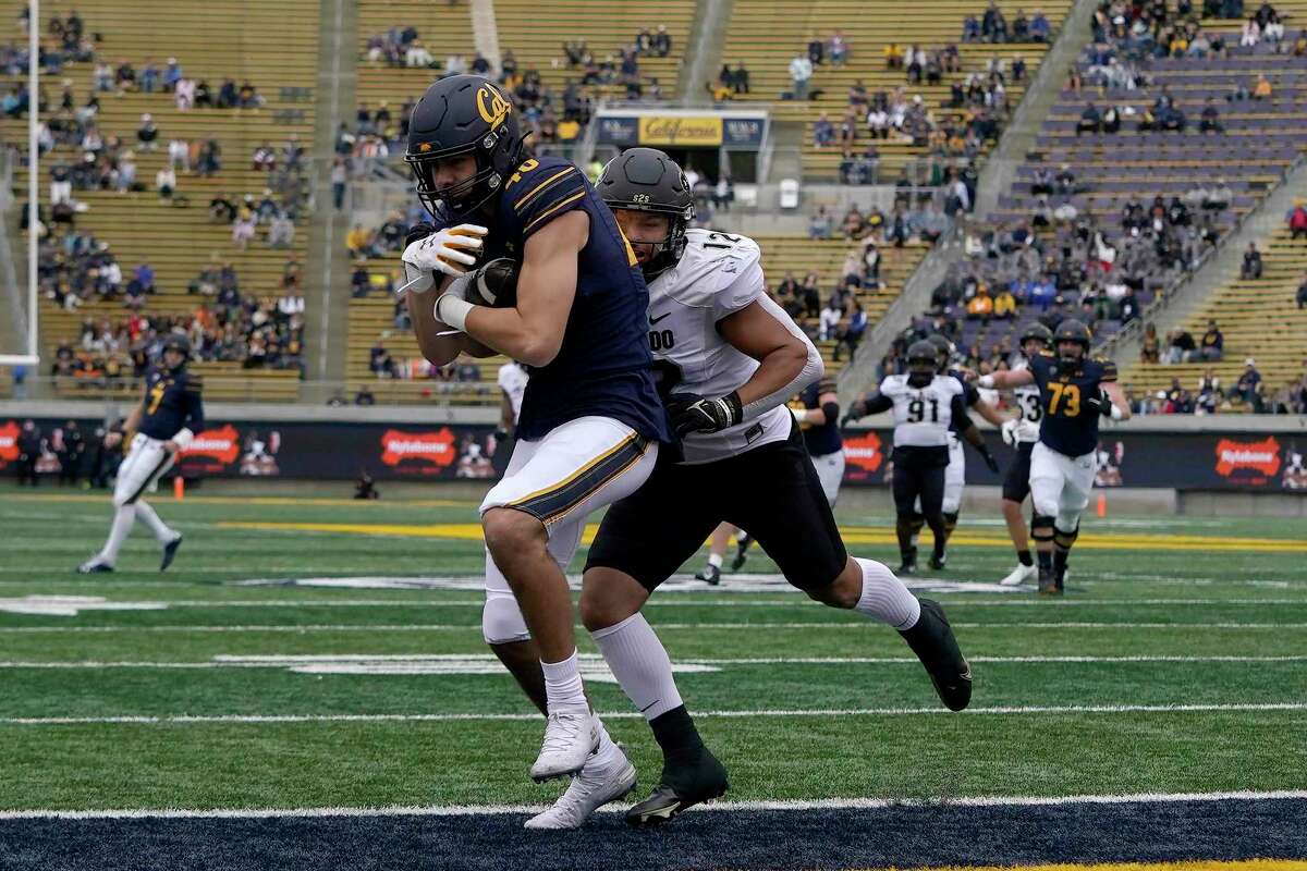 California tight end Keleki Latu, left, catches a touchdown pass against Colorado linebacker Quinn Perry during the first half of an NCAA college football game in Berkeley, Calif., Saturday, Oct. 23, 2021. (AP Photo/Jeff Chiu)
