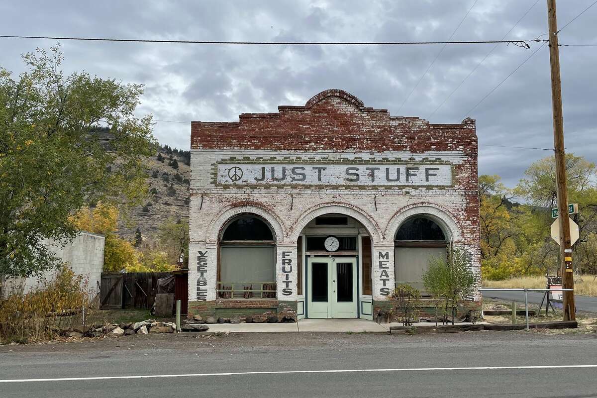 California Oregon Border Towns On The California Oregon Border Lakeview Is A High Desert Town Built On Hot Springs Dreams