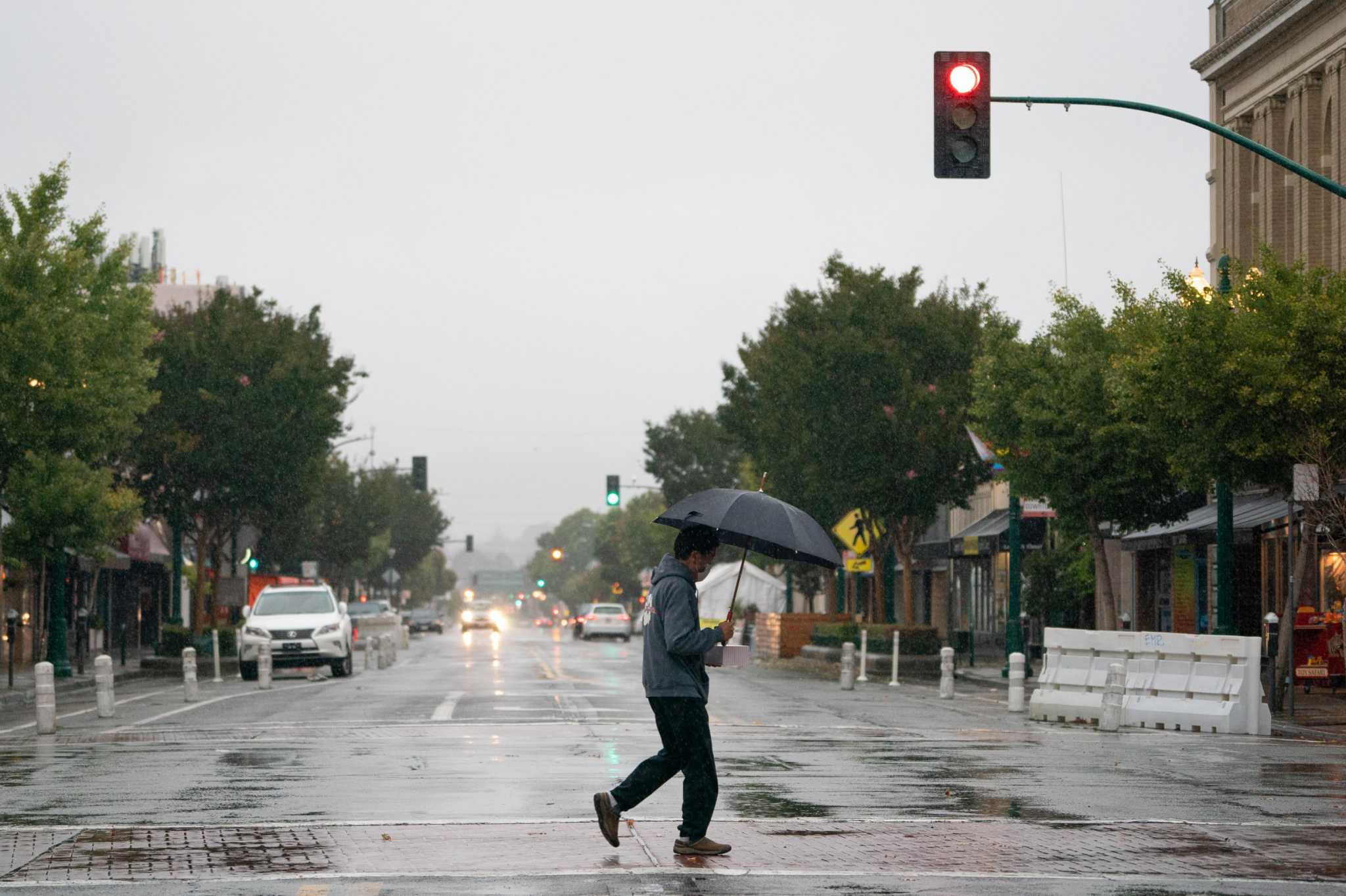 S.F. Bay Area weather: The atmospheric river is here, with driving rain and huge wind gusts - Vimarsana News