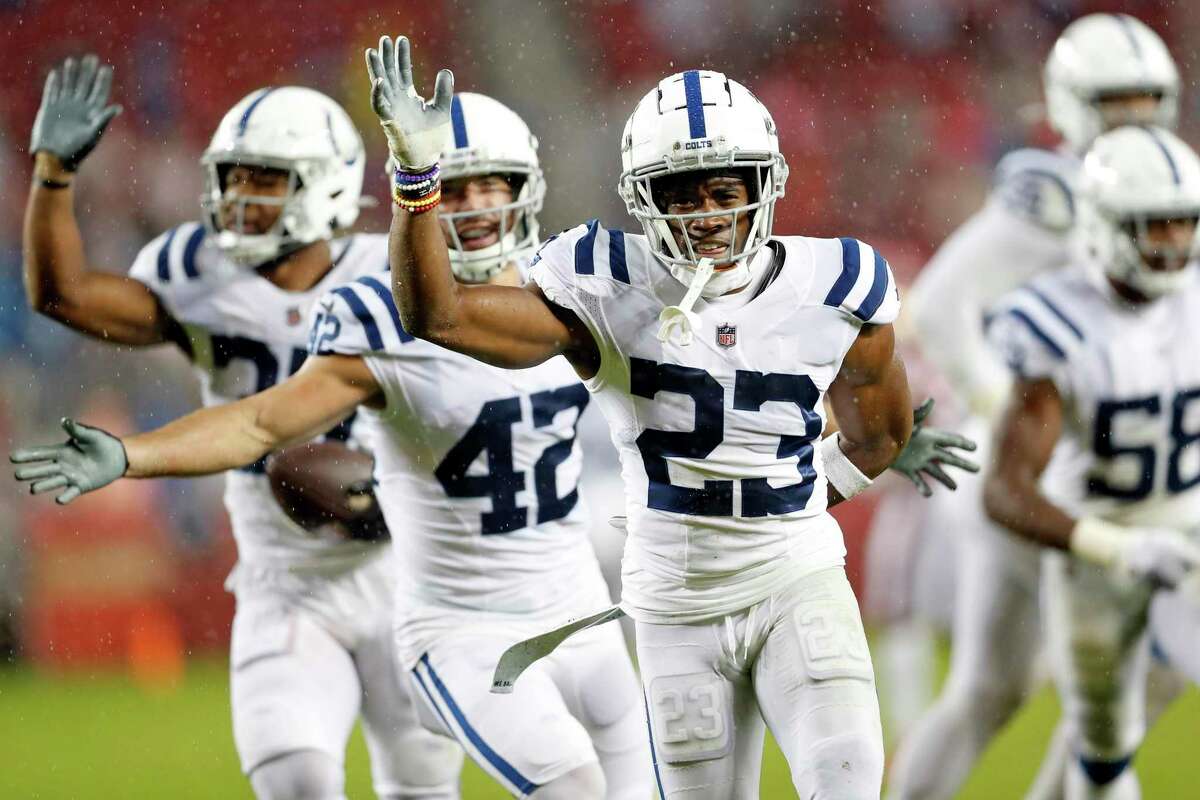 Wentz leads Colts to rain-soaked 30-18 win over 49ers