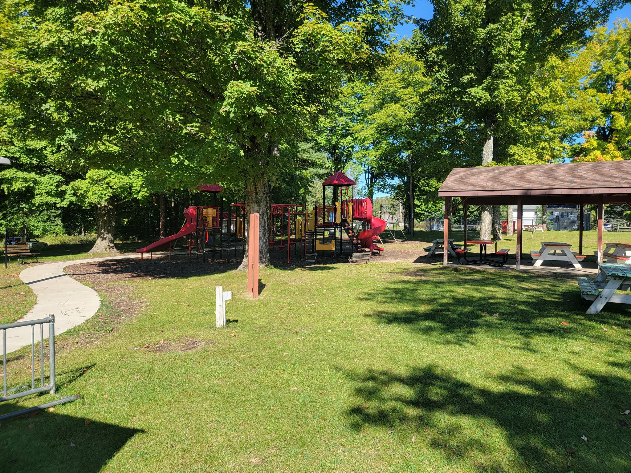 Event reunites Lake Ann residents, raises money to preserve history