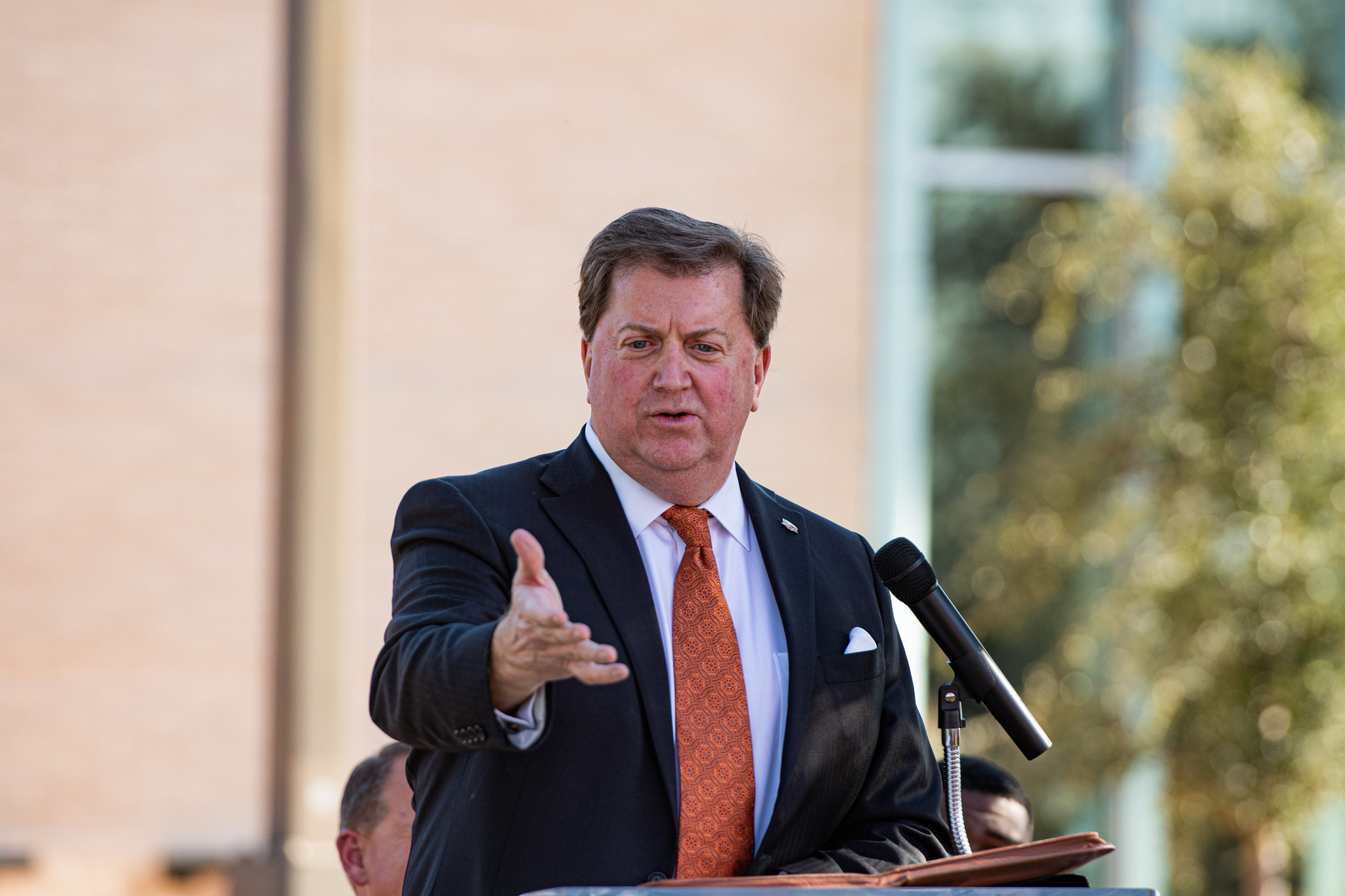 https://s.hdnux.com/photos/01/22/40/03/21627111/4/rawImage.jpg