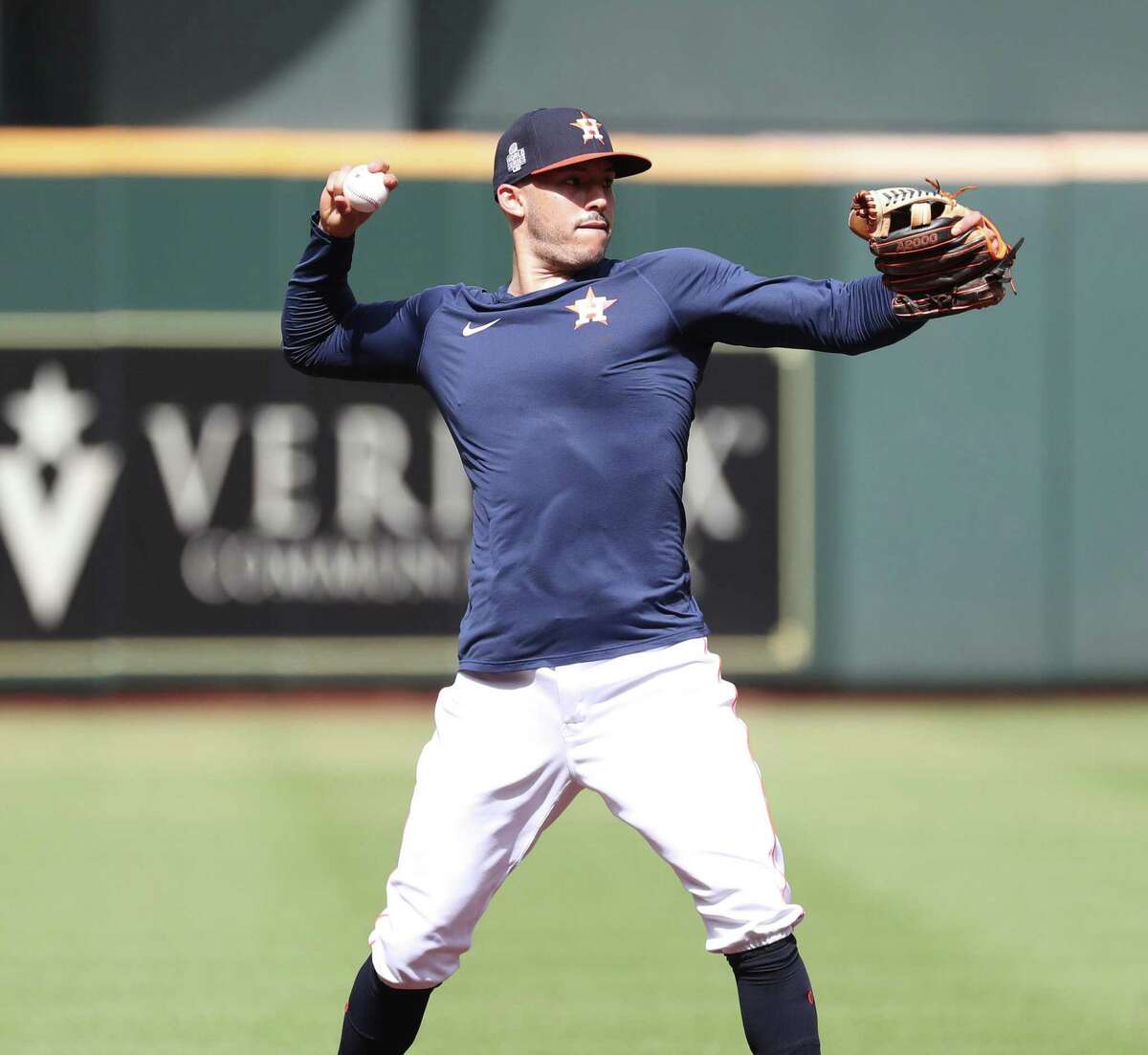 New York Yankee Legends: Jose Altuve ties Bernie Williams for postseason  home runs