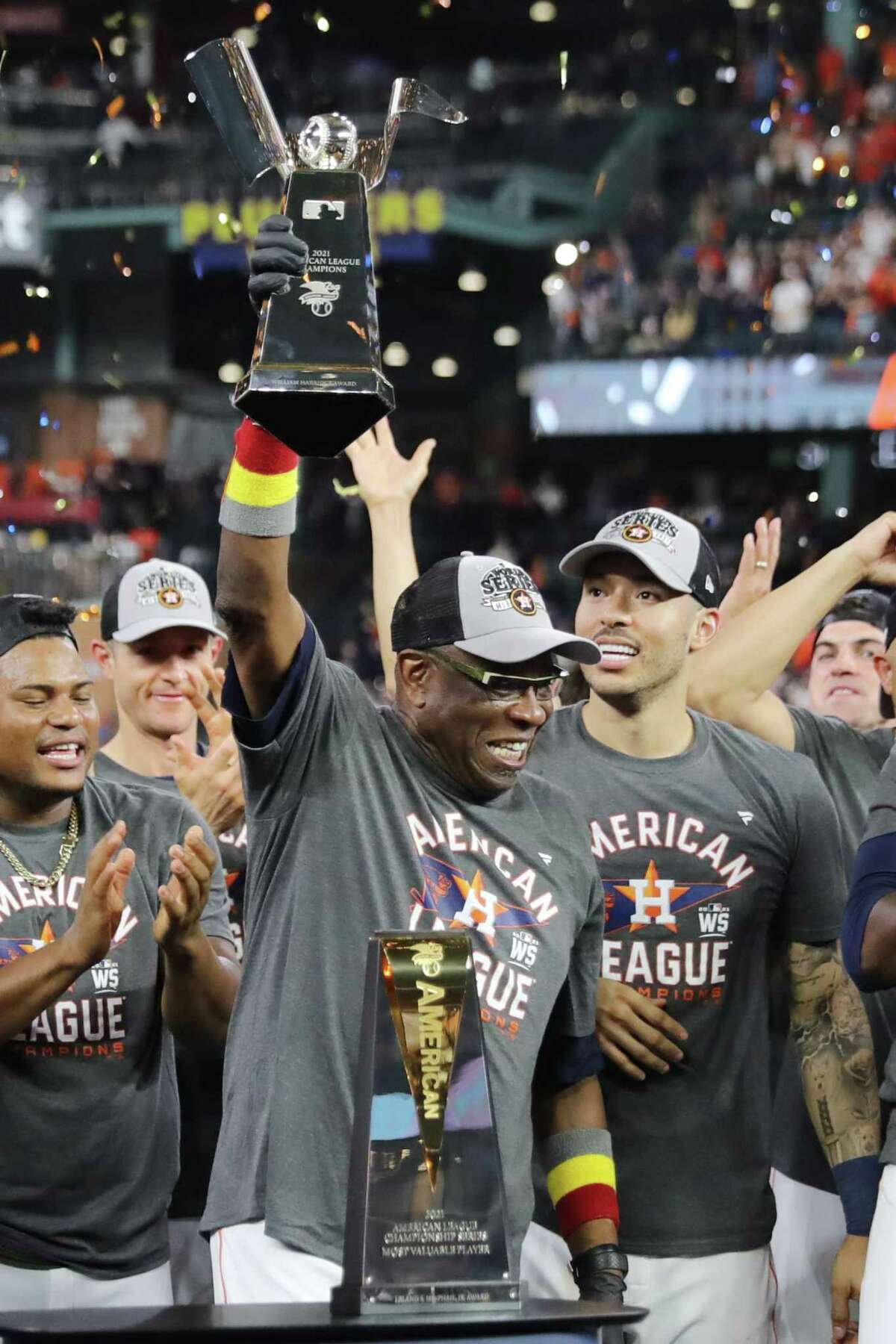 Players from 2002 Giants climb aboard Dusty Baker’s 2021 World Series ...