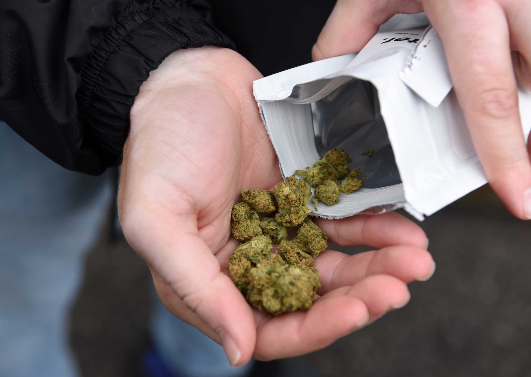 NY medical marijuana firms to wait three years for recreational shops