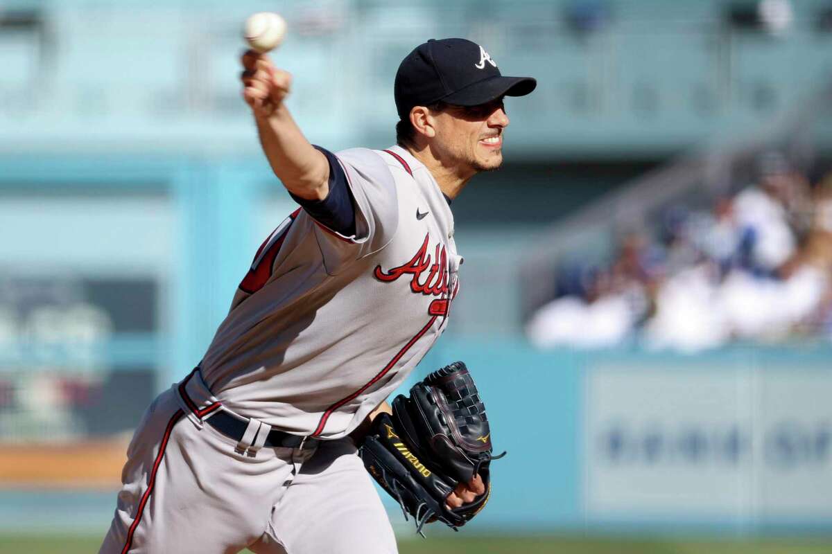 Atlanta Braves starting pitcher Charlie Morton on the mound during the second inning against the Los Angeles Dodgers in Game 3 of the National League Championship Series at Dodger Stadium on Tuesday, Oct. 19, 2021, in Los Angeles. (Robert Gauthier/Los Angeles Times/TNS)
