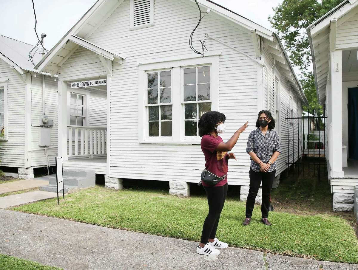 ShaWanna Renee Rivon talks with Sol Diaz, an artist and lead docent at Project Row Houses, in Houston's Third Ward on Wednesday, Oct. 20, 2021.